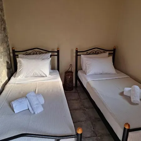 Petra & Elia Nyaraló